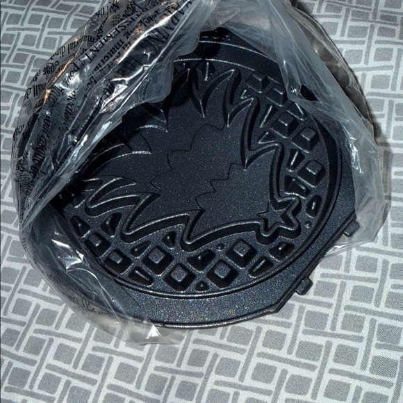 NWOT Mint Green Mini Waffle Maker - Picture 7 of 8